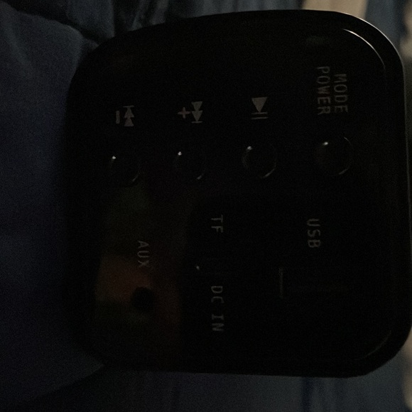 Samesay Bluetooth speaker - Picture 3 of 4